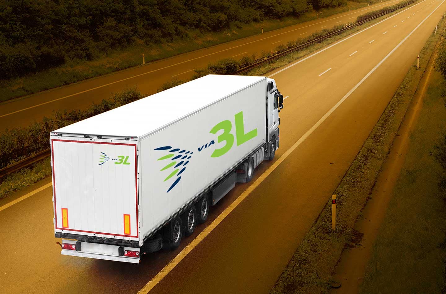 via3l truck on road