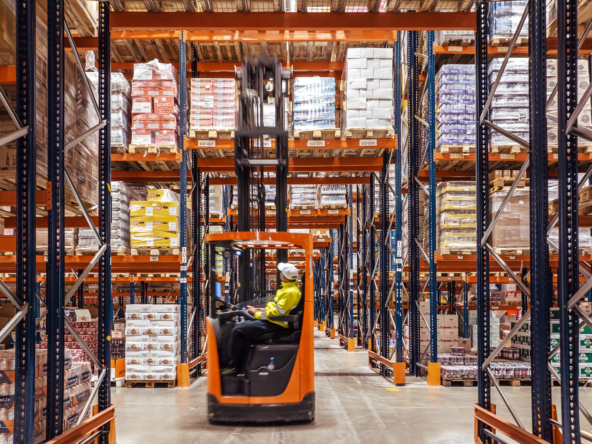 pallet lifting Via 3L warehousing